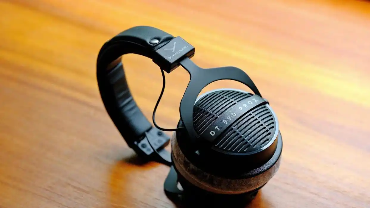 Beyerdynamic DT 990 PRO X