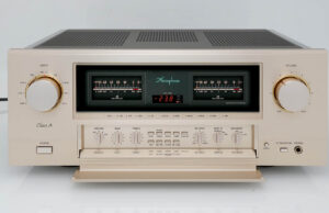 Accuphase E-700 Review: The Class A Holdout That Still Doesn’t Care About Streaming