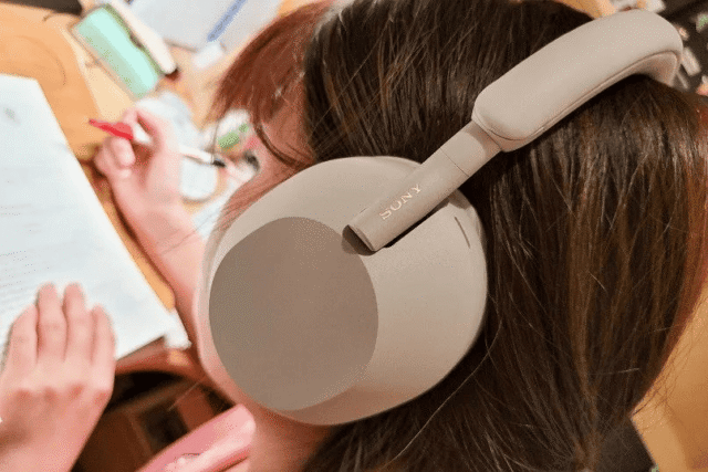 Sony WH-1000XM5 Review: Where Technical Innovation Meets Auditory Excellence